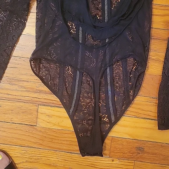 Victoria‎ Secret lace bodysuit size medium EUC - Picture 5 of 8